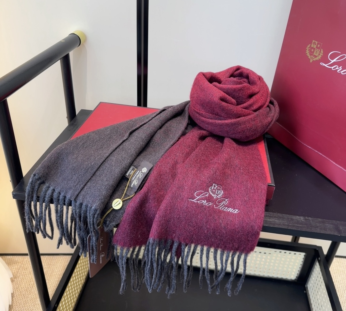 🆕Loro Piana · 【贸易公司尾单，极品山羊绒围巾披肩】送人自留都太高大上了😍重磅上新，爆款爆款