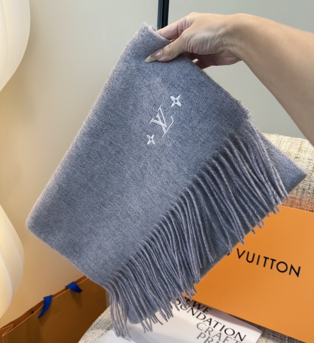 Lv围巾❗️好看的要疯掉了，太有型太有魅力了❗️❗️非常斯文时尚的秋冬单品！真的很喜欢，非常Classi