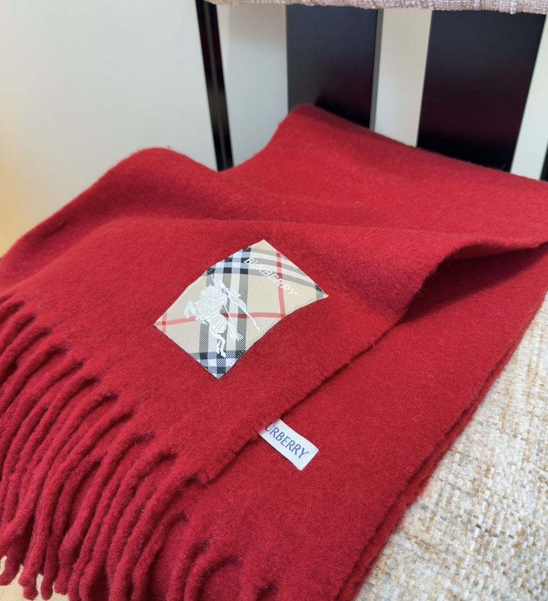 ▪❤️️巴宝莉超美新款马海毛围巾！超级推荐入手！】质感好货！主打的马海毛围巾~据说超难买哦！！打了好多次