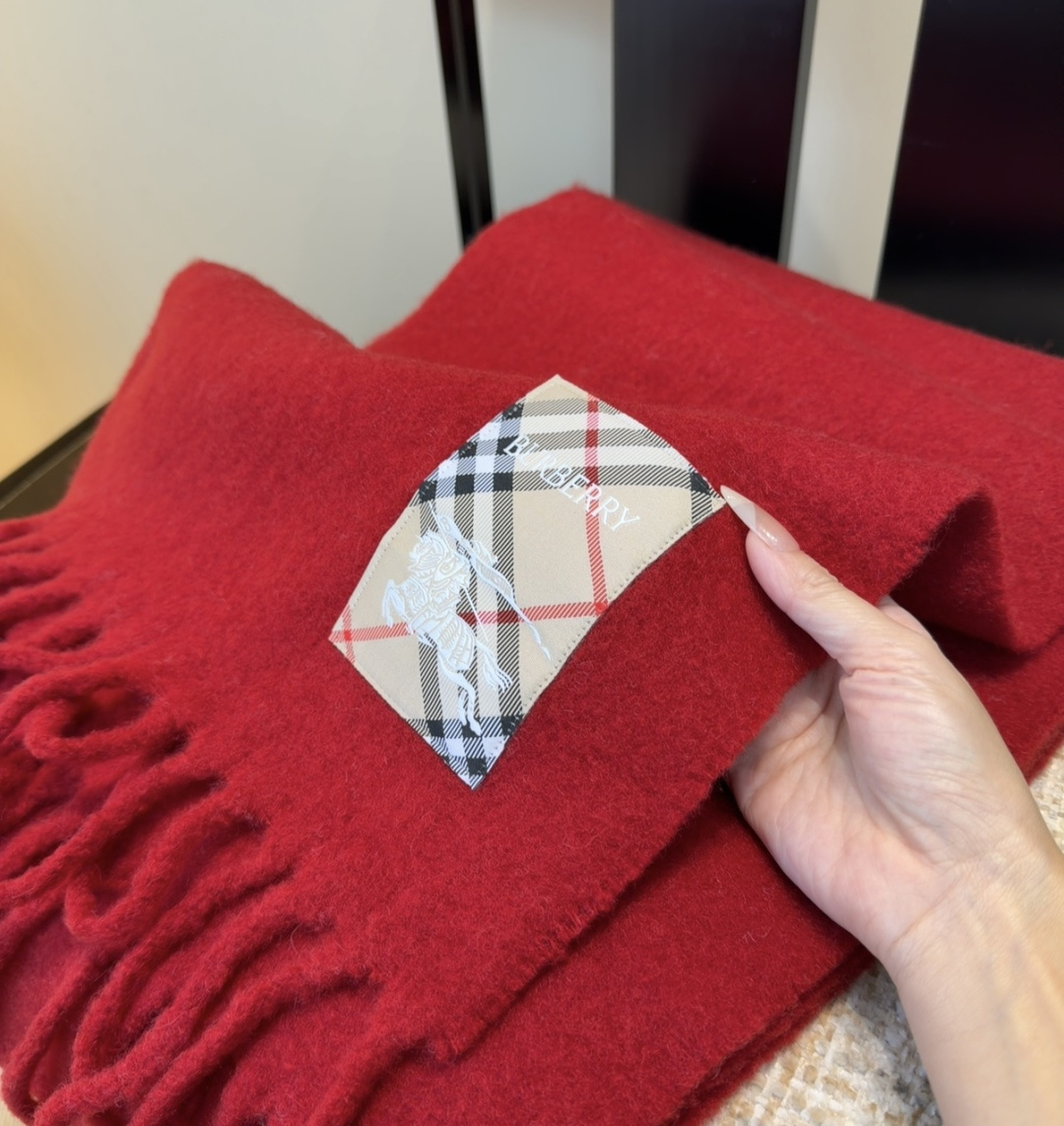 ▪❤️️巴宝莉超美新款马海毛围巾！超级推荐入手！】质感好货！主打的马海毛围巾~据说超难买哦！！打了好多次