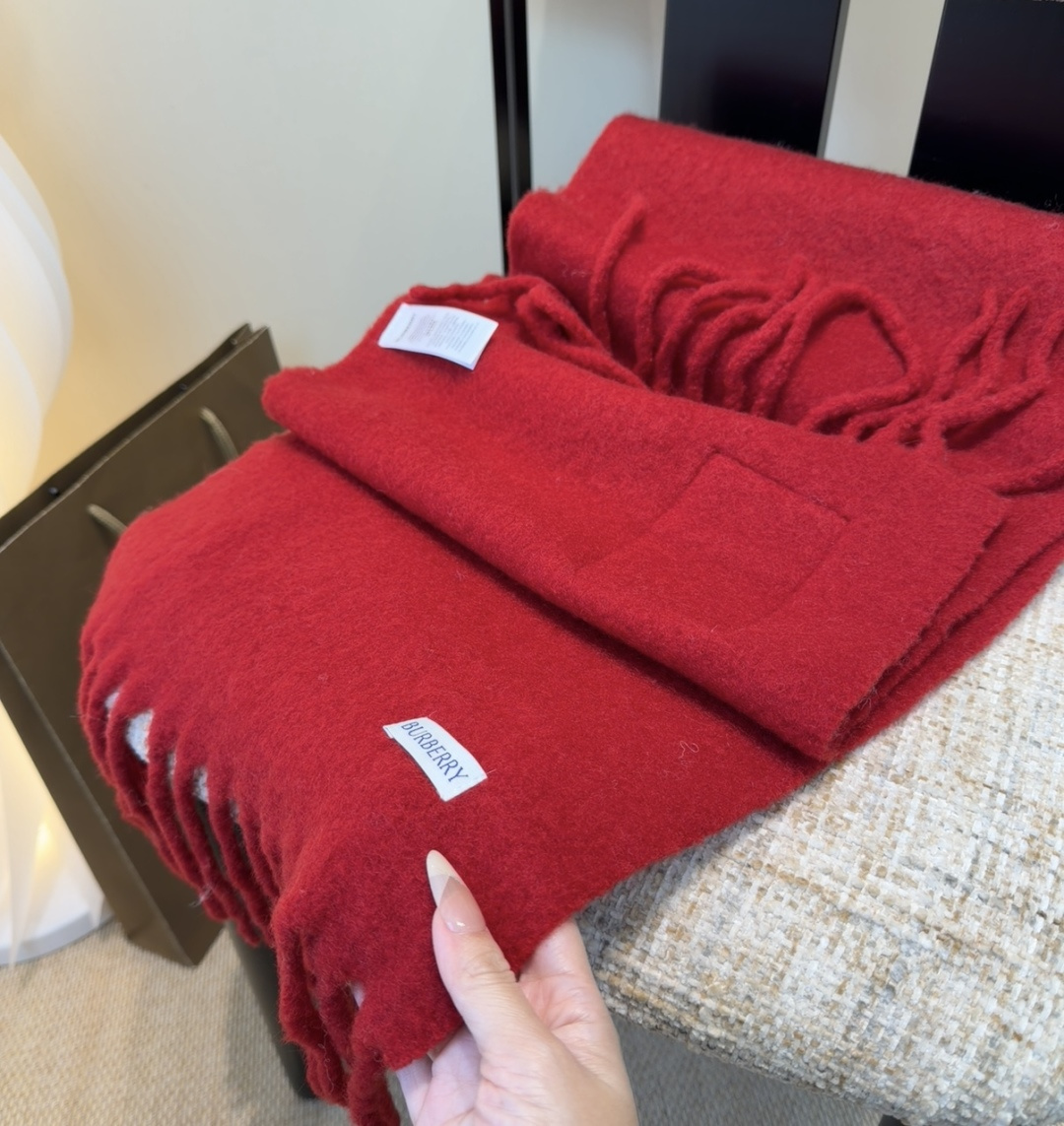 ▪❤️️巴宝莉超美新款马海毛围巾！超级推荐入手！】质感好货！主打的马海毛围巾~据说超难买哦！！打了好多次