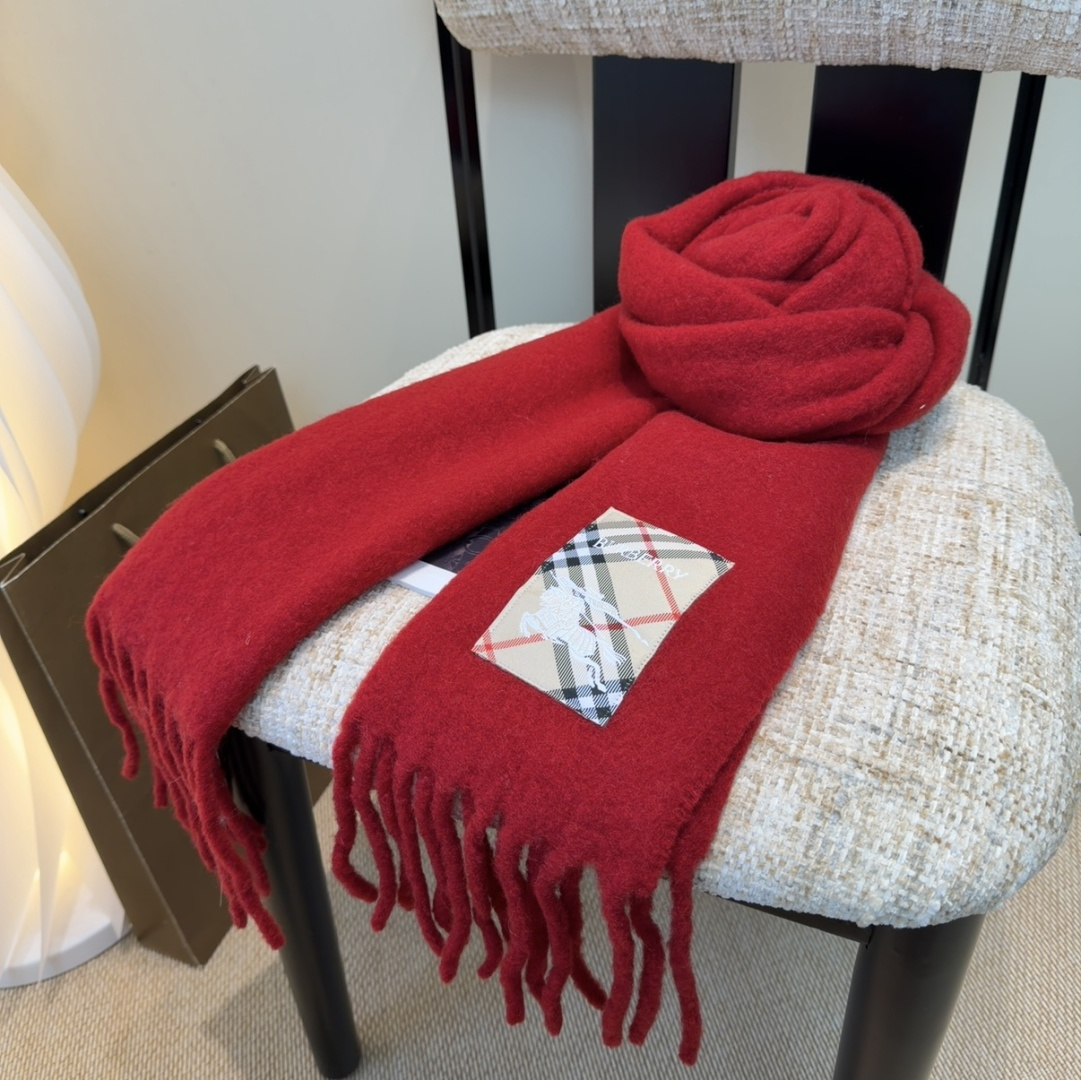 ▪❤️️巴宝莉超美新款马海毛围巾！超级推荐入手！】质感好货！主打的马海毛围巾~据说超难买哦！！打了好多次