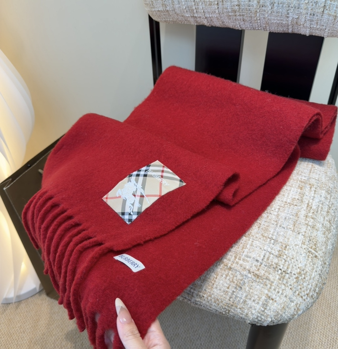▪❤️️巴宝莉超美新款马海毛围巾！超级推荐入手！】质感好货！主打的马海毛围巾~据说超难买哦！！打了好多次