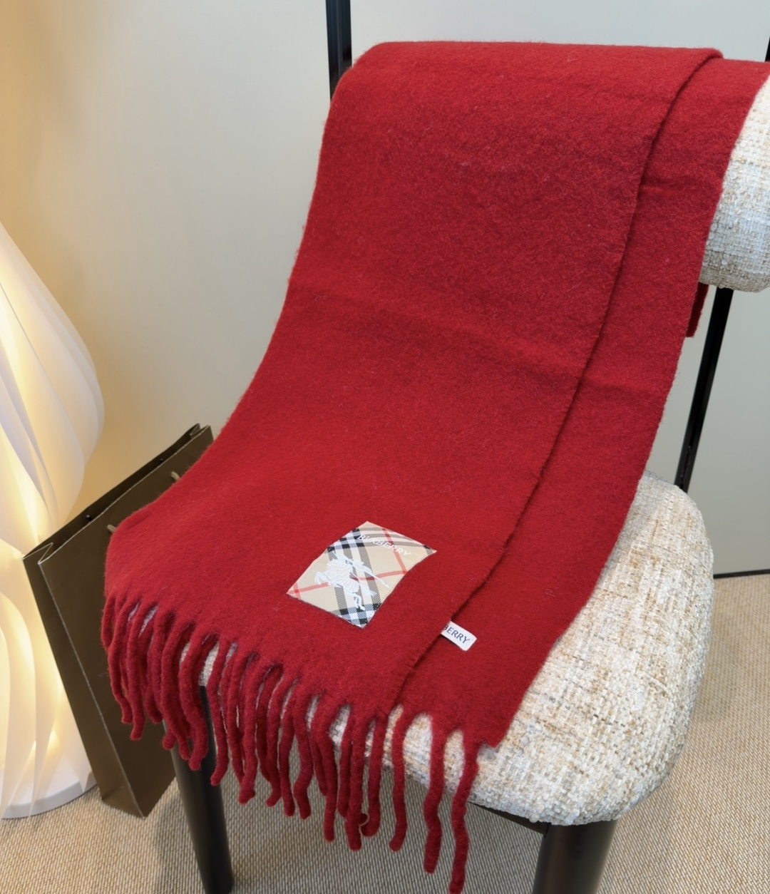 ▪❤️️巴宝莉超美新款马海毛围巾！超级推荐入手！】质感好货！主打的马海毛围巾~据说超难买哦！！打了好多次