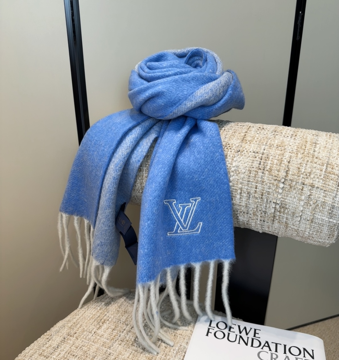 Lv超美新款马海毛围巾！超级推荐入手！】质感好货！主打的马海毛围巾~据说超难买哦！！打了好多次版！终于出