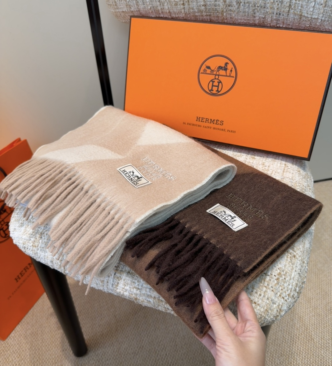 2025年Hermes · 爱马仕，难得一见的温柔配色，低调又不失优雅❗️】重点推荐❗️双边配色，一条围