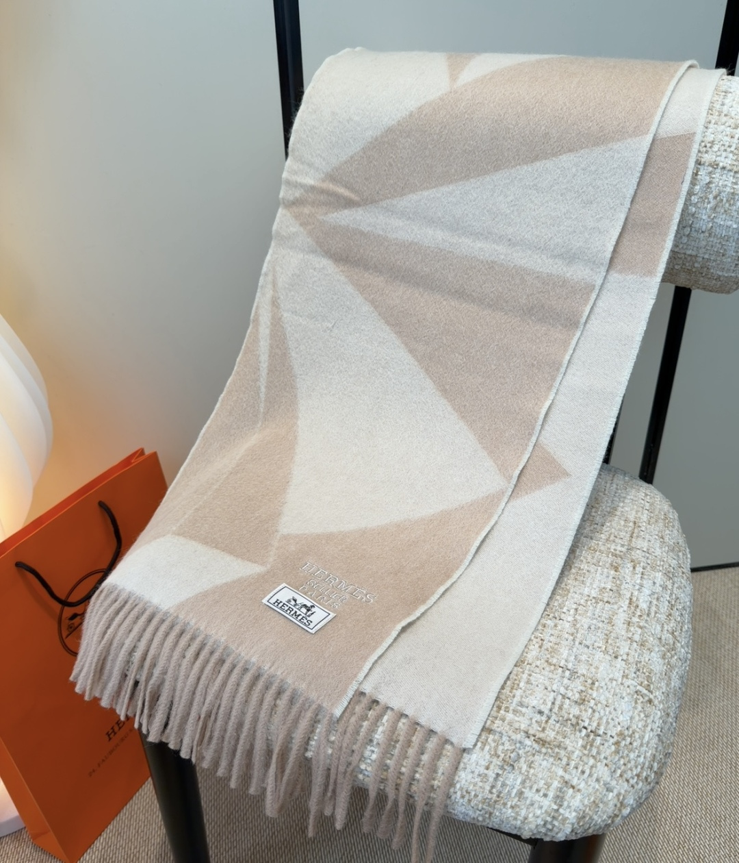 2025年Hermes · 爱马仕，难得一见的温柔配色，低调又不失优雅❗️】重点推荐❗️双边配色，一条围
