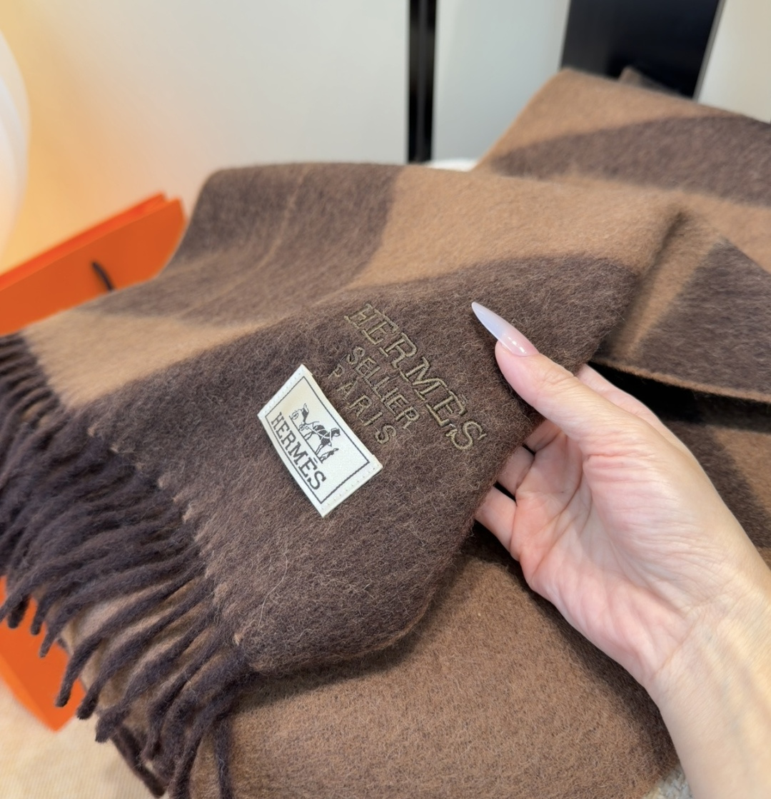 2025年Hermes · 爱马仕，难得一见的温柔配色，低调又不失优雅❗️】重点推荐❗️双边配色，一条围