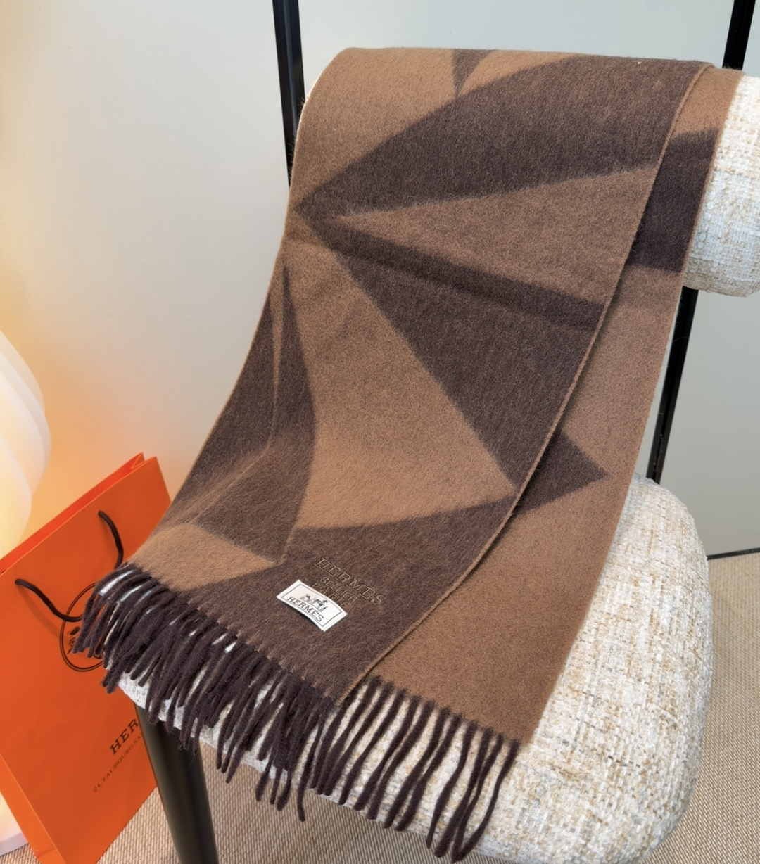 2025年Hermes · 爱马仕，难得一见的温柔配色，低调又不失优雅❗️】重点推荐❗️双边配色，一条围