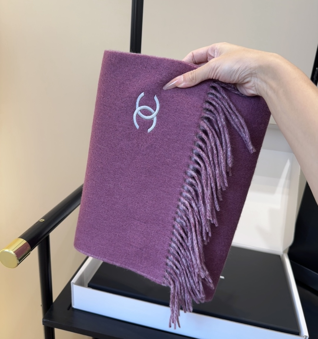 【▪Chanel · 香奈儿难得一见的温柔配色，超级迷恋❗️气质低调恬静又不失优雅❗️】重点推荐❗️高级