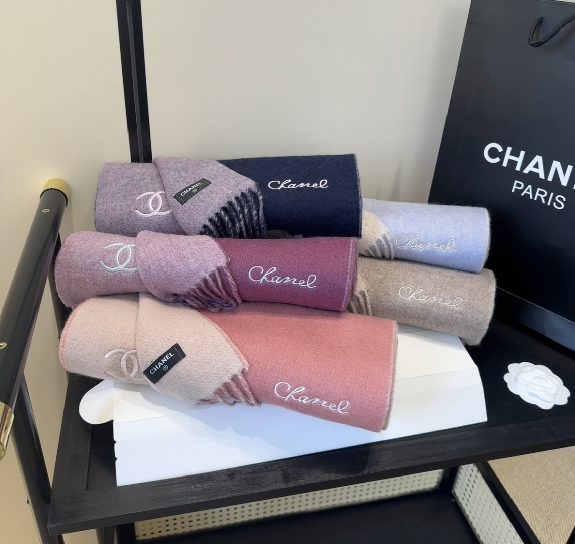 【▪Chanel · 香奈儿难得一见的温柔配色，超级迷恋❗️气质低调恬静又不失优雅❗️】重点推荐❗️高级