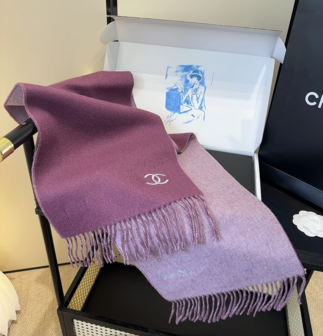 【▪Chanel · 香奈儿难得一见的温柔配色，超级迷恋❗️气质低调恬静又不失优雅❗️】重点推荐❗️高级