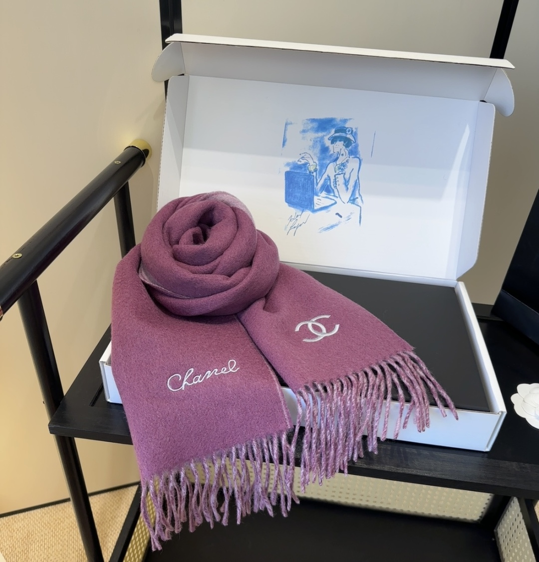 【▪Chanel · 香奈儿难得一见的温柔配色，超级迷恋❗️气质低调恬静又不失优雅❗️】重点推荐❗️高级