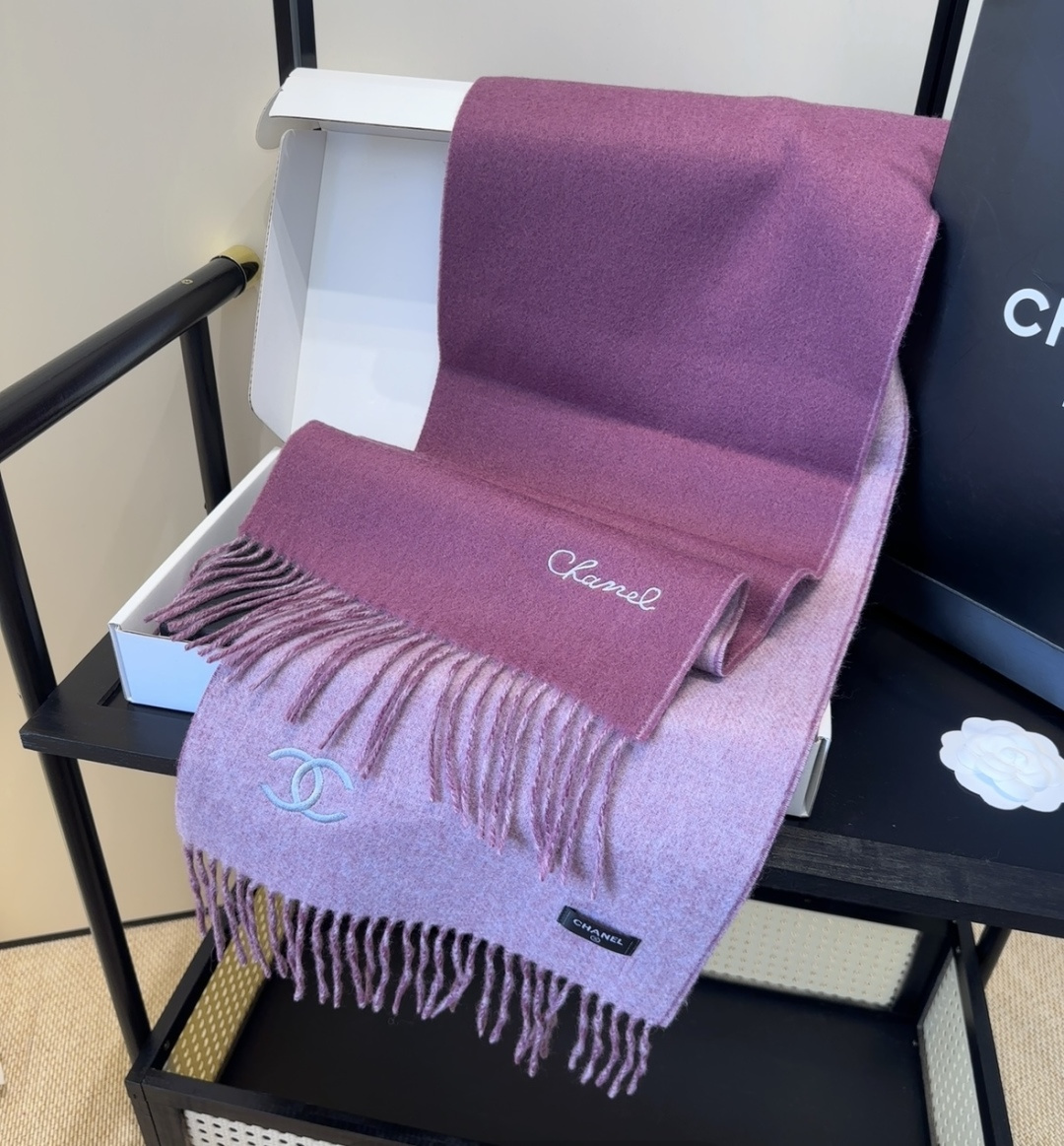 【▪Chanel · 香奈儿难得一见的温柔配色，超级迷恋❗️气质低调恬静又不失优雅❗️】重点推荐❗️高级