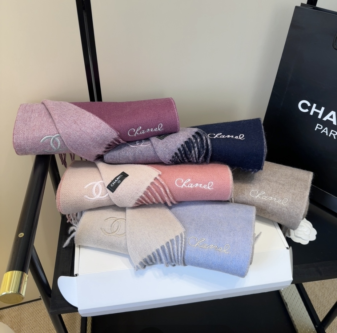 【▪Chanel · 香奈儿难得一见的温柔配色，超级迷恋❗️气质低调恬静又不失优雅❗️】重点推荐❗️高级