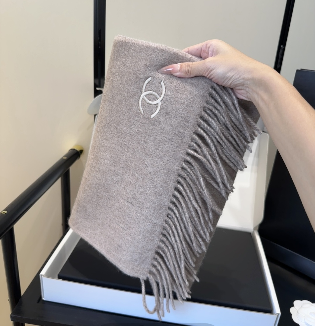 【▪Chanel · 香奈儿难得一见的温柔配色，超级迷恋❗️气质低调恬静又不失优雅❗️】重点推荐❗️高级