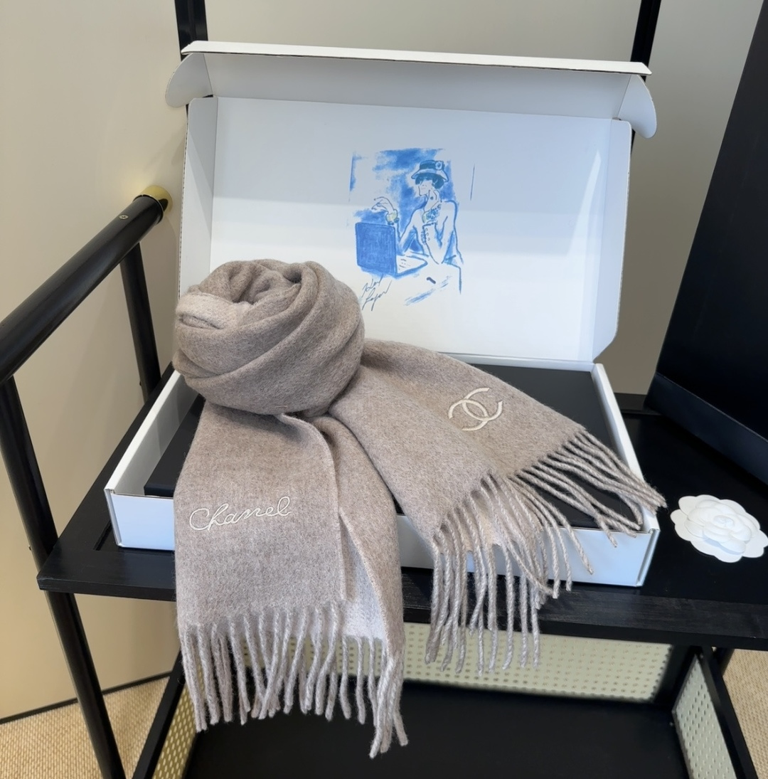 【▪Chanel · 香奈儿难得一见的温柔配色，超级迷恋❗️气质低调恬静又不失优雅❗️】重点推荐❗️高级