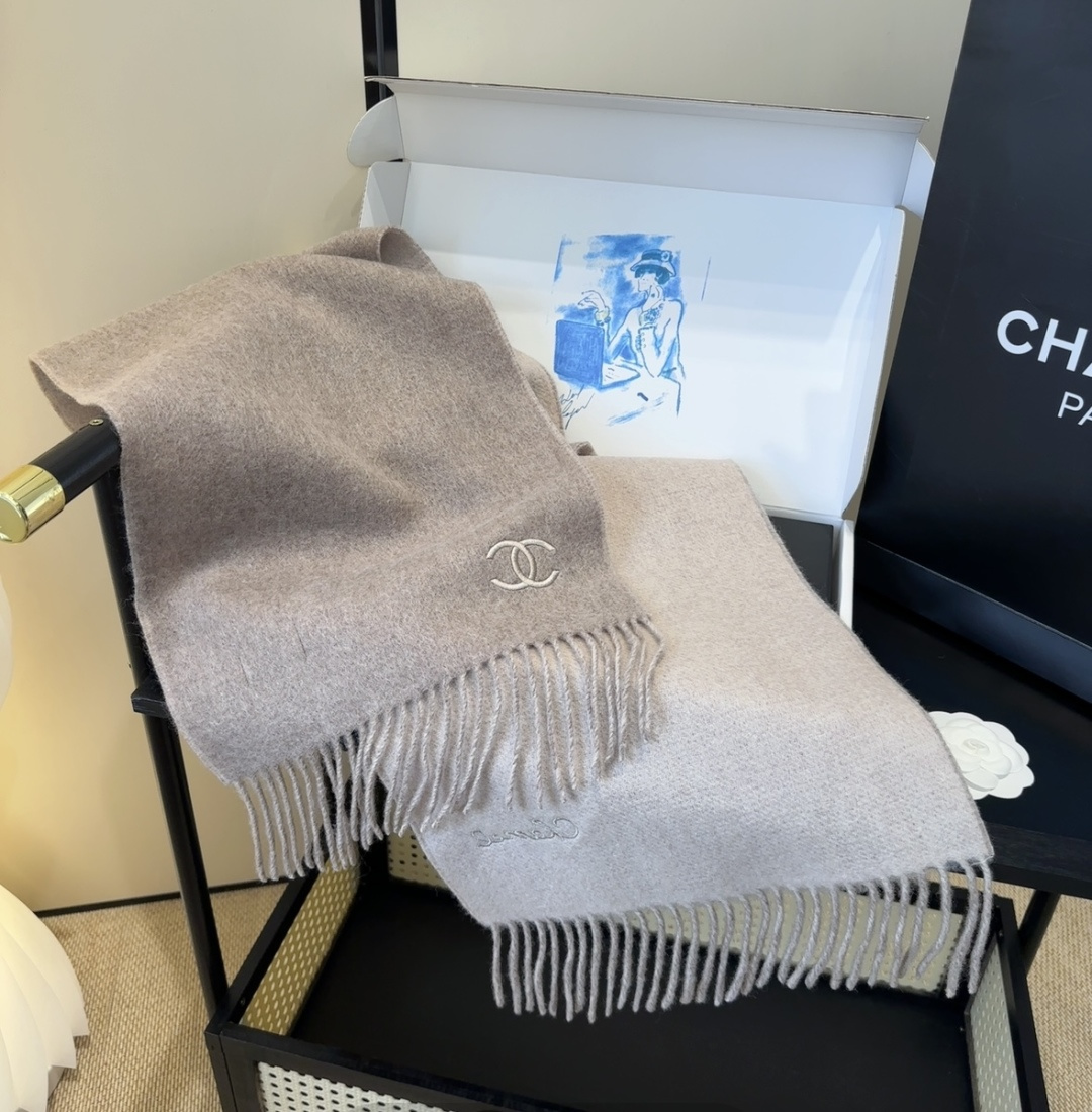 【▪Chanel · 香奈儿难得一见的温柔配色，超级迷恋❗️气质低调恬静又不失优雅❗️】重点推荐❗️高级