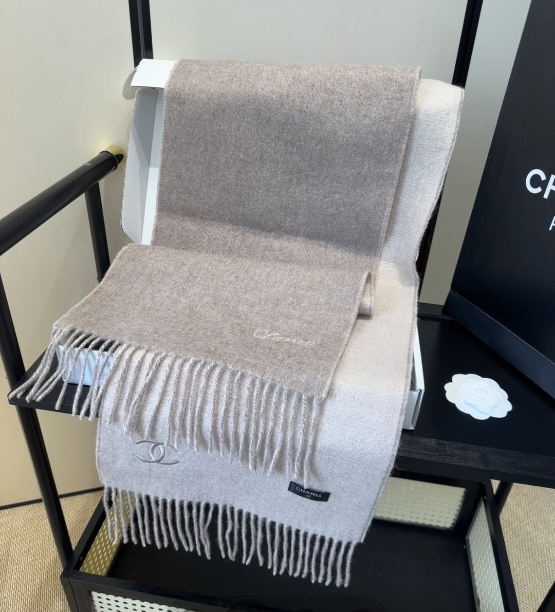 【▪Chanel · 香奈儿难得一见的温柔配色，超级迷恋❗️气质低调恬静又不失优雅❗️】重点推荐❗️高级