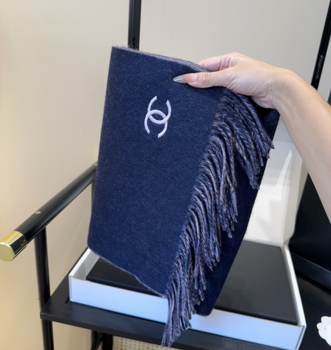 【▪Chanel · 香奈儿难得一见的温柔配色，超级迷恋❗️气质低调恬静又不失优雅❗️】重点推荐❗️高级