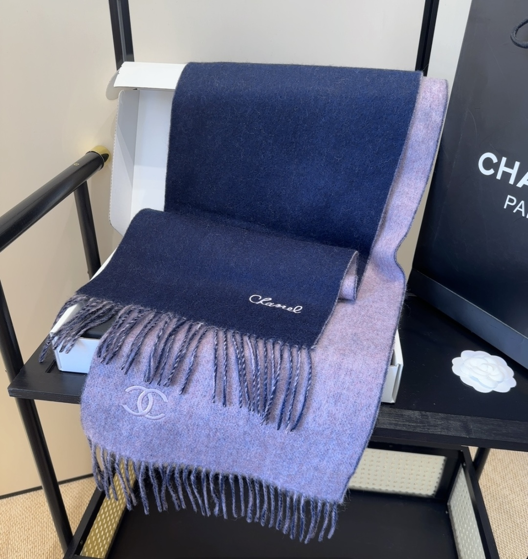 【▪Chanel · 香奈儿难得一见的温柔配色，超级迷恋❗️气质低调恬静又不失优雅❗️】重点推荐❗️高级