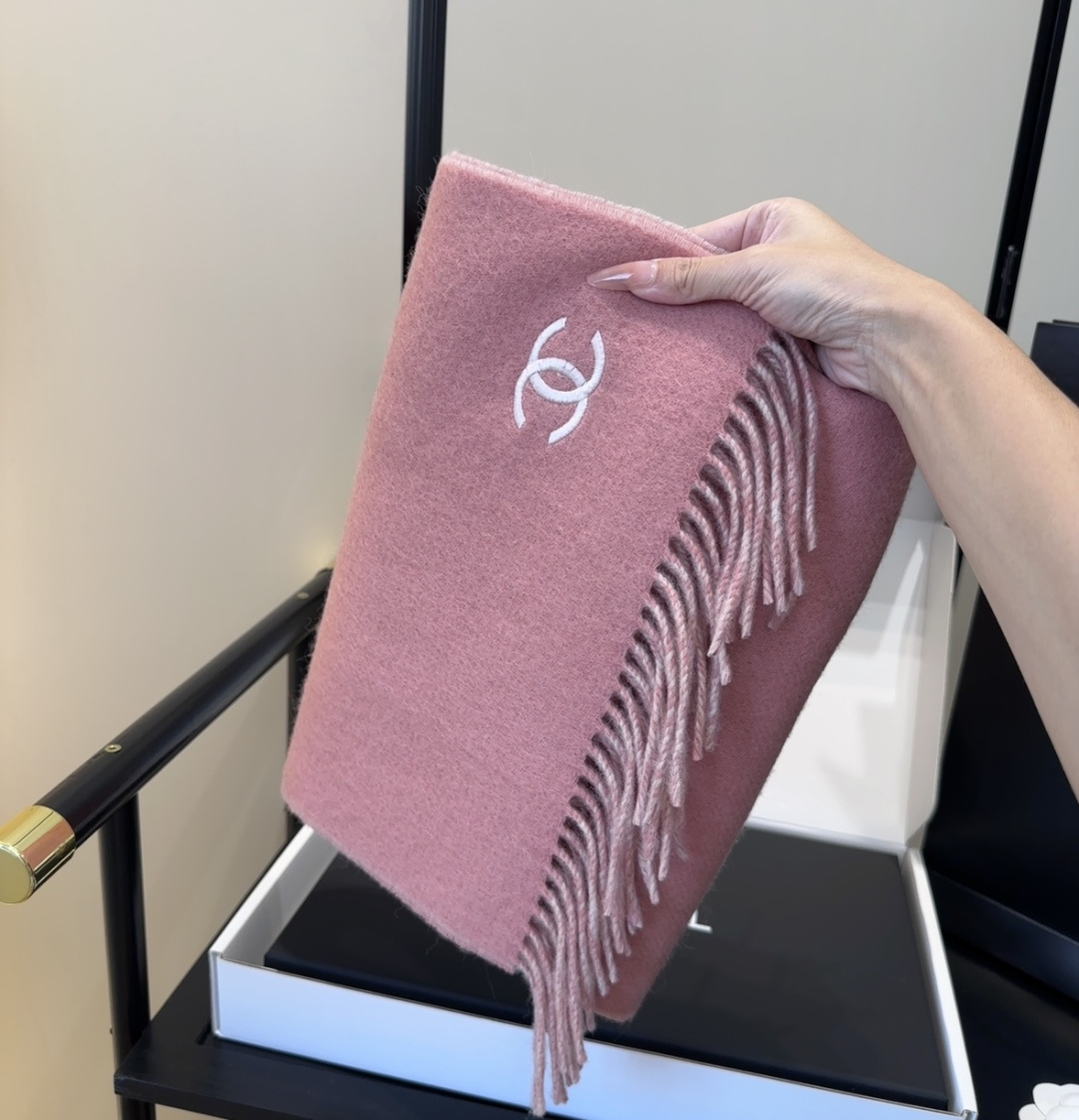 【▪Chanel · 香奈儿难得一见的温柔配色，超级迷恋❗️气质低调恬静又不失优雅❗️】重点推荐❗️高级