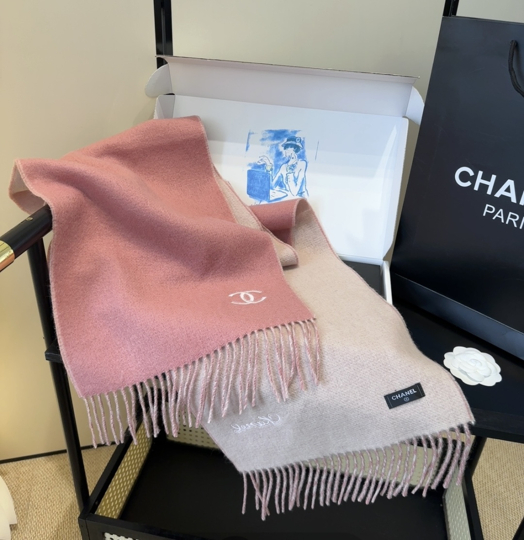 【▪Chanel · 香奈儿难得一见的温柔配色，超级迷恋❗️气质低调恬静又不失优雅❗️】重点推荐❗️高级