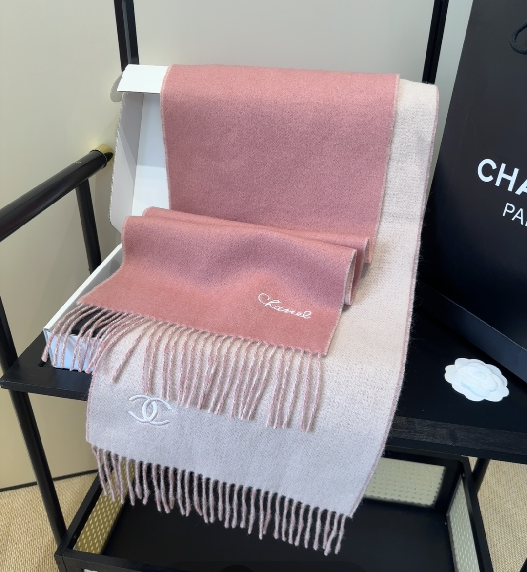【▪Chanel · 香奈儿难得一见的温柔配色，超级迷恋❗️气质低调恬静又不失优雅❗️】重点推荐❗️高级