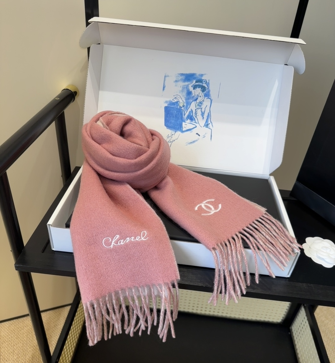 【▪Chanel · 香奈儿难得一见的温柔配色，超级迷恋❗️气质低调恬静又不失优雅❗️】重点推荐❗️高级