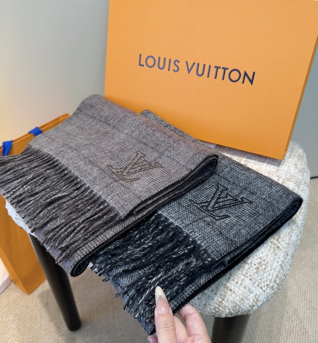 Lv围巾❗️好看的要疯掉了，太有型太有魅力了❗️❗️非常斯文时尚的秋冬单品！真的很喜欢，非常Classi