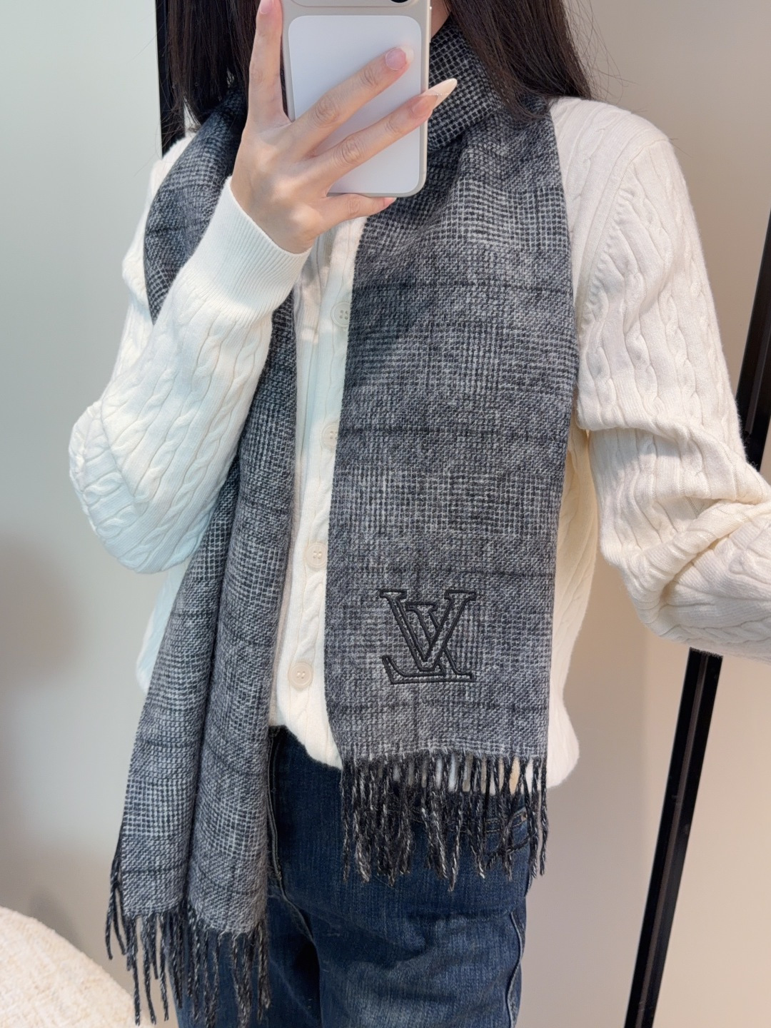 Lv围巾❗️好看的要疯掉了，太有型太有魅力了❗️❗️非常斯文时尚的秋冬单品！真的很喜欢，非常Classi