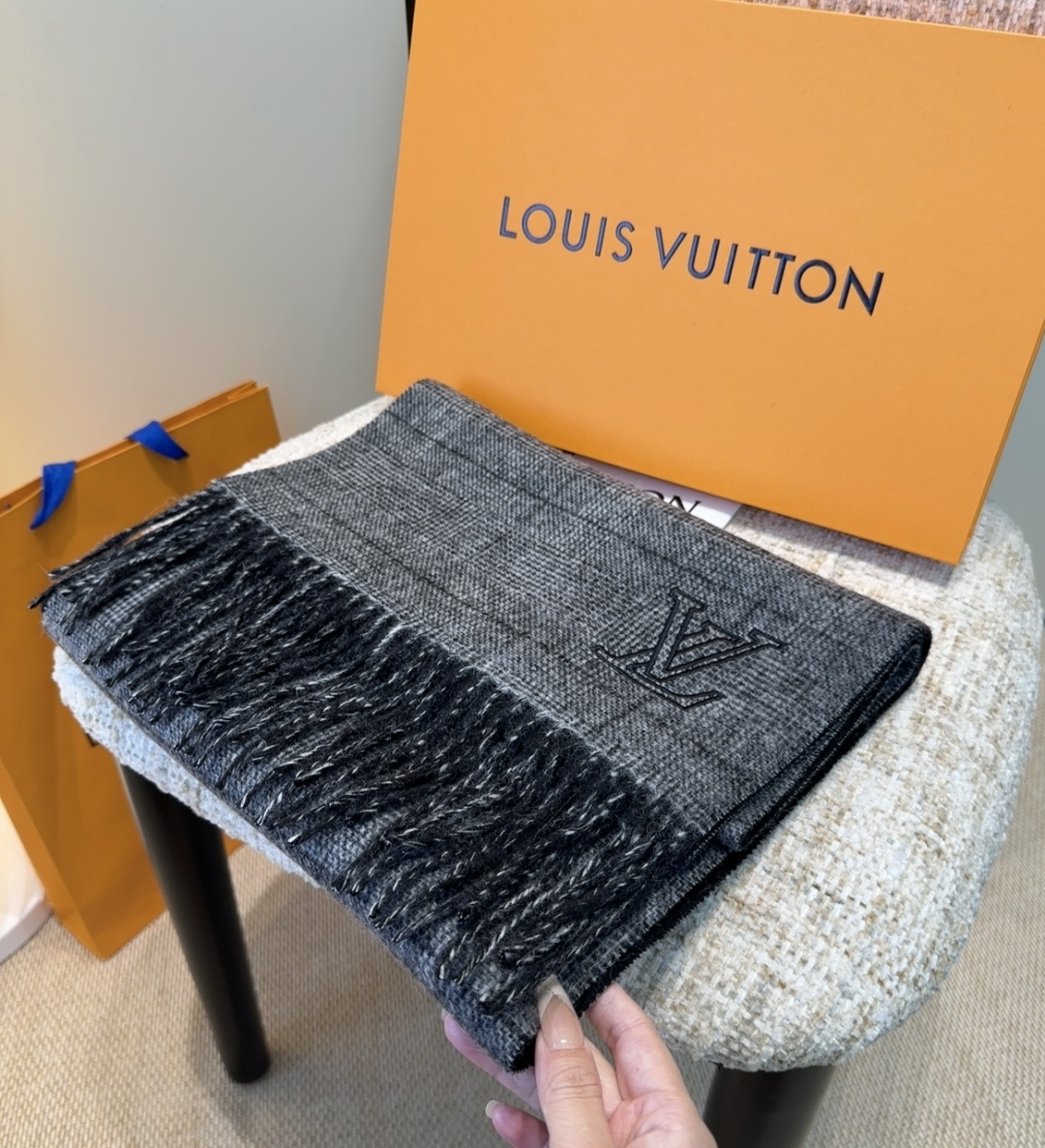 Lv围巾❗️好看的要疯掉了，太有型太有魅力了❗️❗️非常斯文时尚的秋冬单品！真的很喜欢，非常Classi