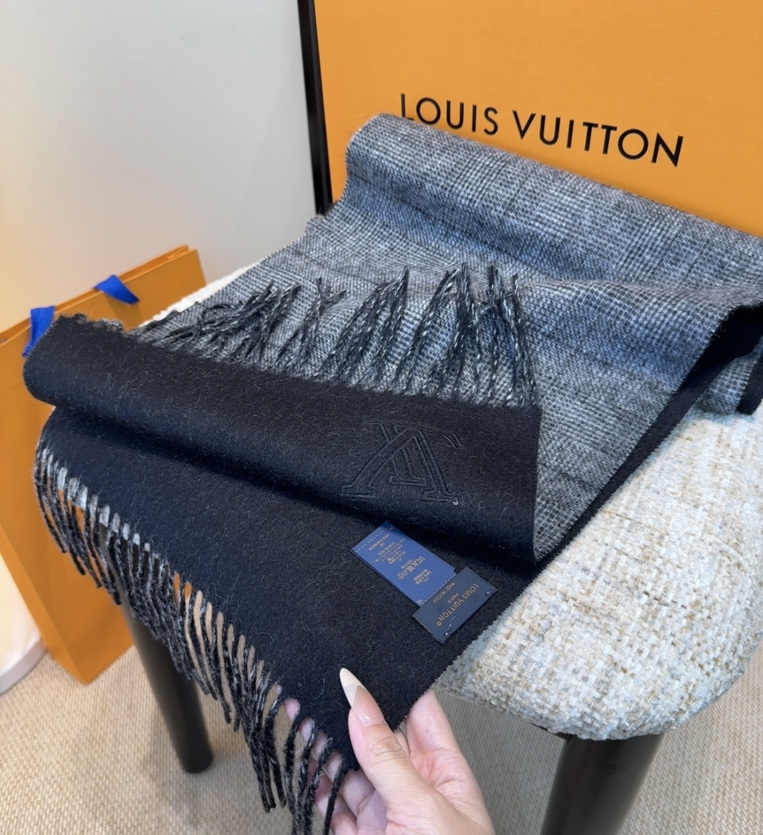 Lv围巾❗️好看的要疯掉了，太有型太有魅力了❗️❗️非常斯文时尚的秋冬单品！真的很喜欢，非常Classi