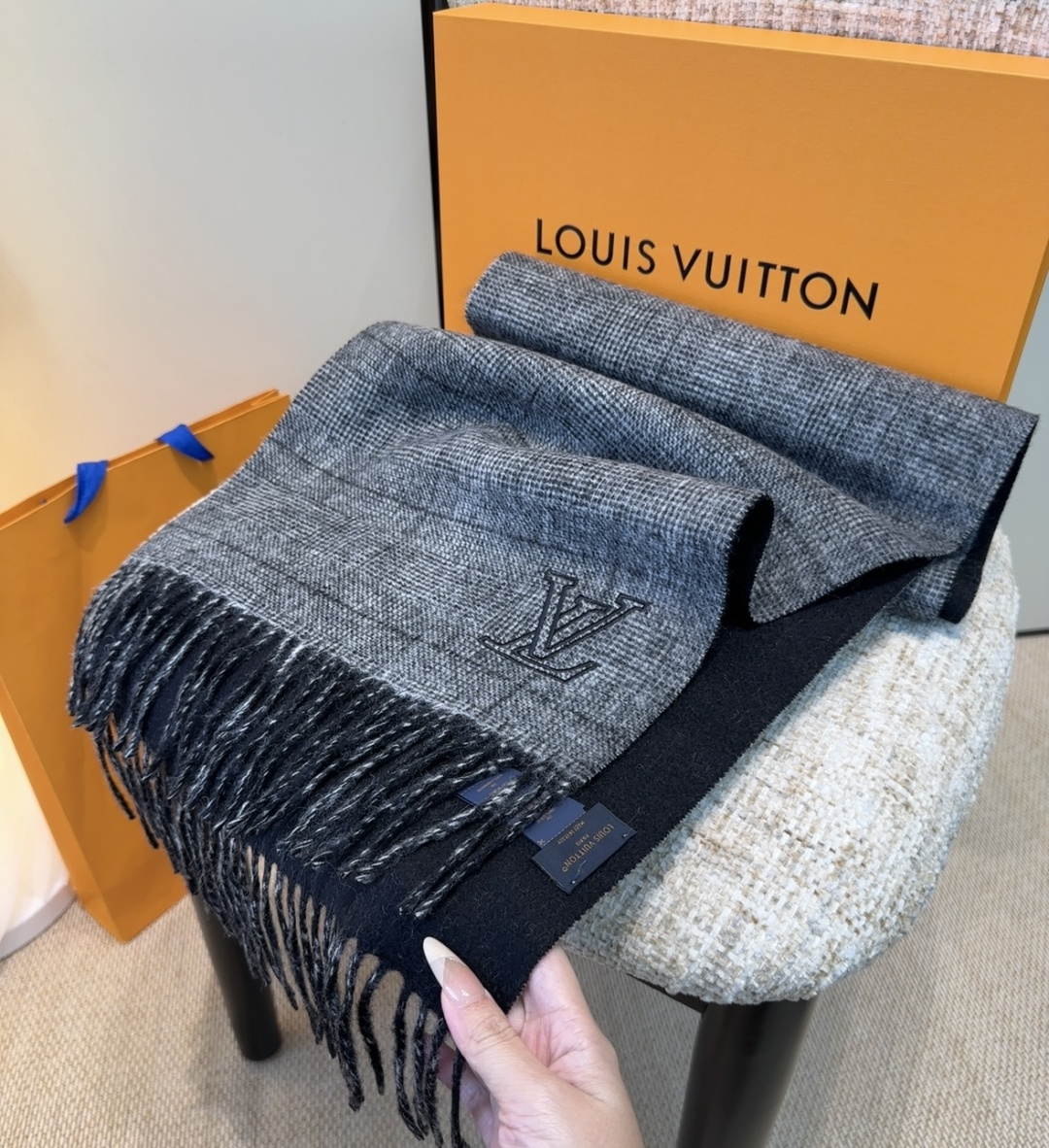 Lv围巾❗️好看的要疯掉了，太有型太有魅力了❗️❗️非常斯文时尚的秋冬单品！真的很喜欢，非常Classi