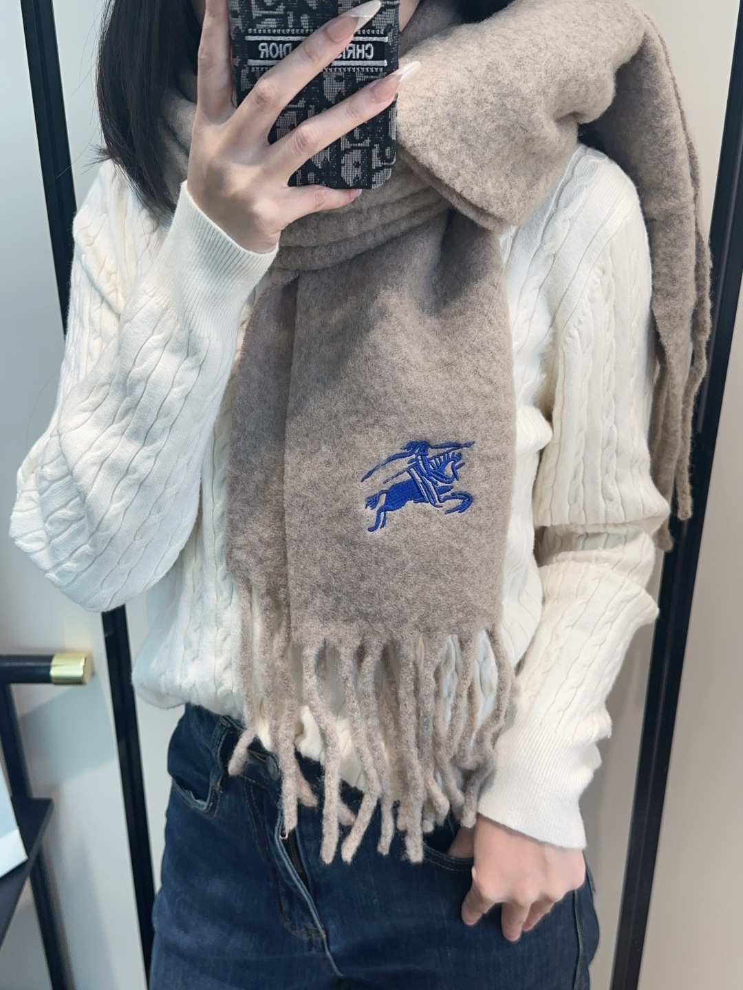 巴宝莉超美新款马海毛围巾！超级推荐入手！】质感好货！主打的马海毛围巾~据说超难买哦！！打了好多次版！终于