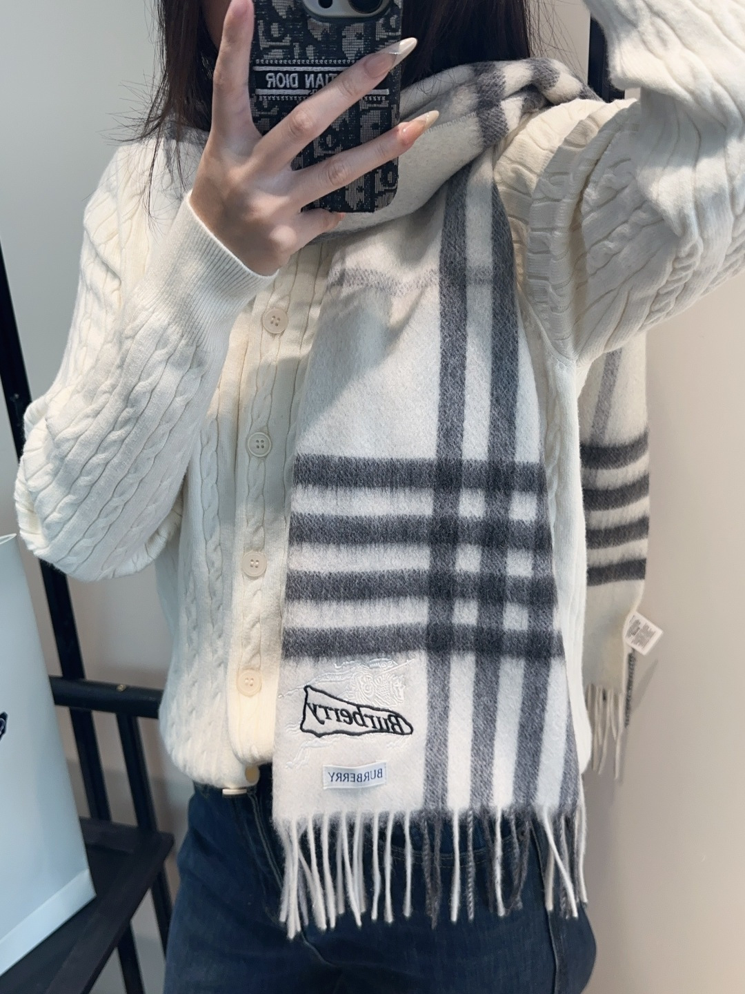 Burberry · 巴宝莉格子围巾❗️好看的要疯掉了，太有型太有魅力了❗️❗️非常斯文时尚的秋冬单品！