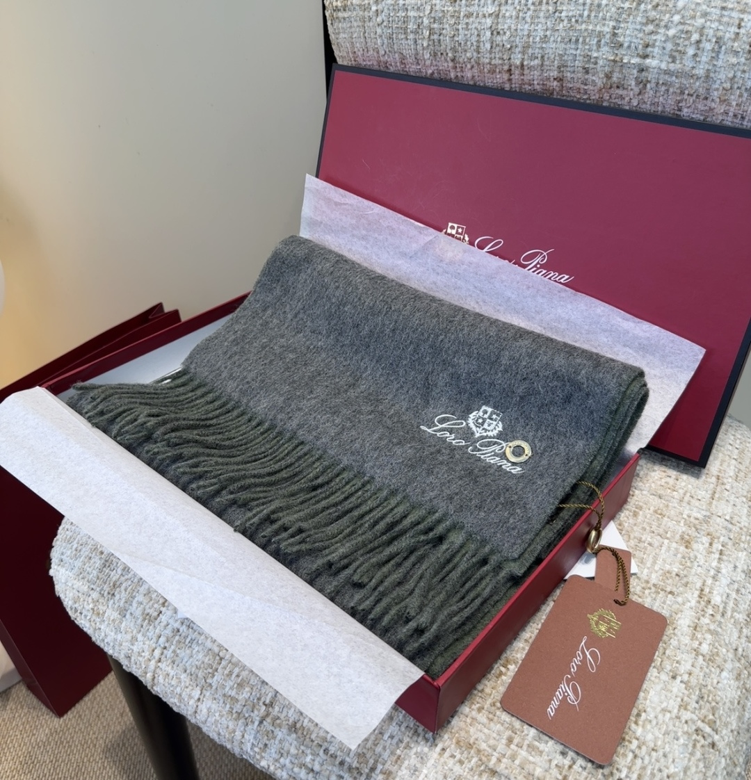 🆕Loro Piana · 【贸易公司尾单，极品山羊绒围巾披肩】送人自留都太高大上了😍重磅上新，爆款爆款