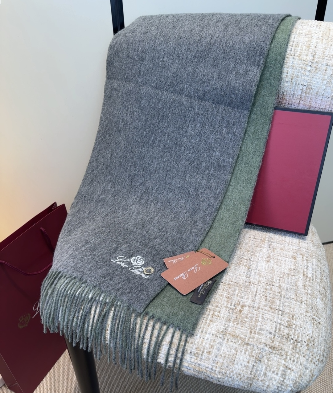 🆕Loro Piana · 【贸易公司尾单，极品山羊绒围巾披肩】送人自留都太高大上了😍重磅上新，爆款爆款