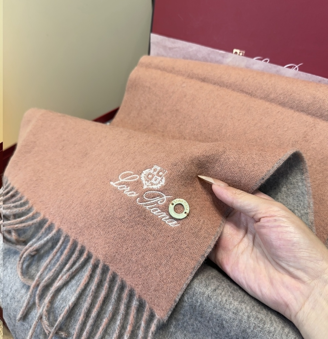 🆕Loro Piana · 【贸易公司尾单，极品山羊绒围巾披肩】送人自留都太高大上了😍重磅上新，爆款爆款