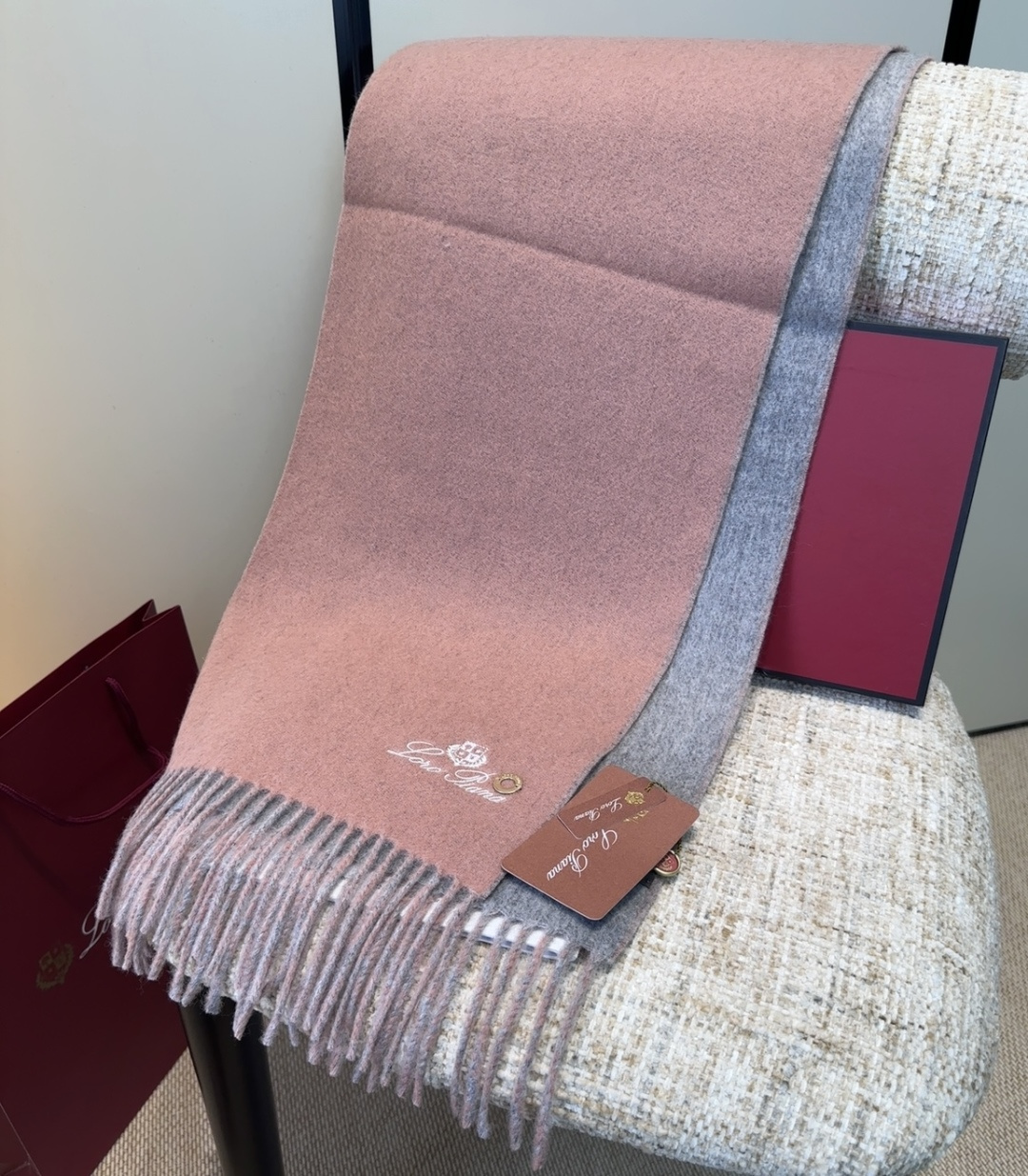 🆕Loro Piana · 【贸易公司尾单，极品山羊绒围巾披肩】送人自留都太高大上了😍重磅上新，爆款爆款