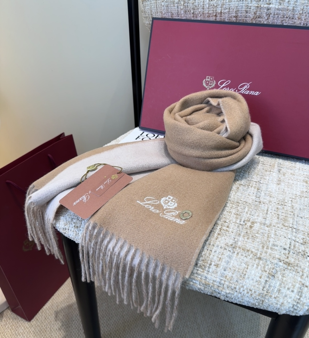 🆕Loro Piana · 【贸易公司尾单，极品山羊绒围巾披肩】送人自留都太高大上了😍重磅上新，爆款爆款