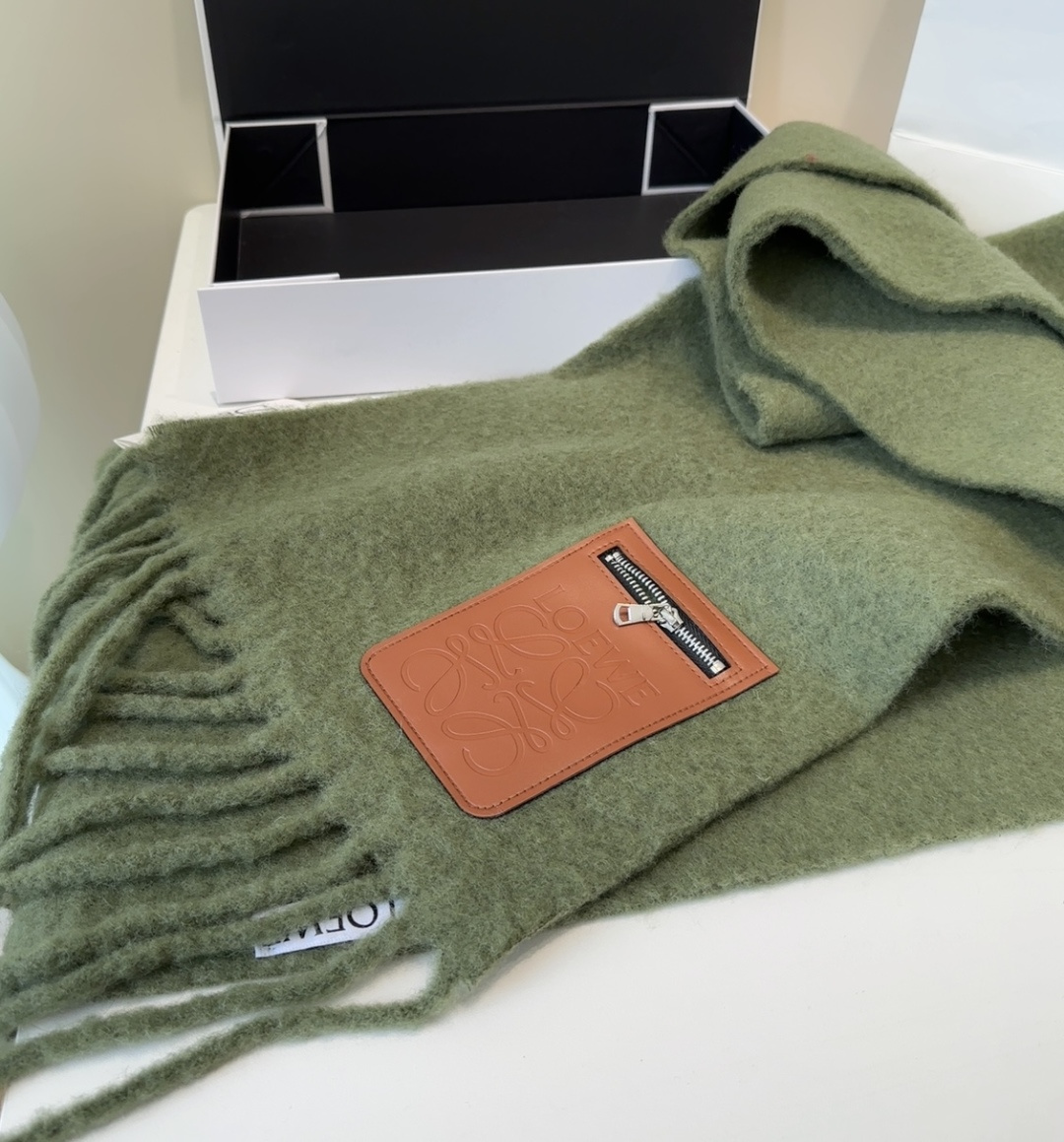 ▪❤️️罗意威超美新款马海毛围巾！超级推荐入手！】质感好货！主打的马海毛围巾~据说超难买哦！！打了好多次