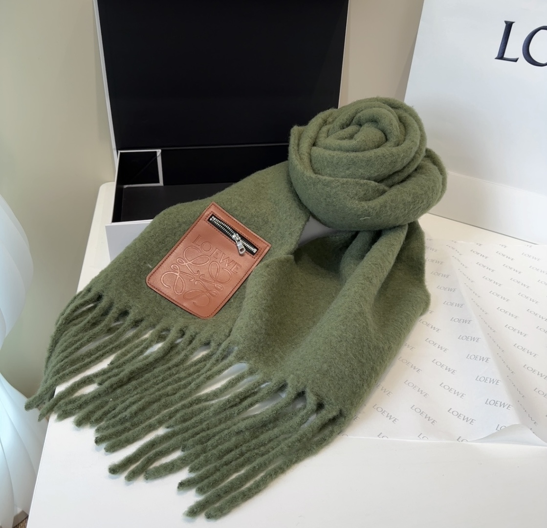 ▪❤️️罗意威超美新款马海毛围巾！超级推荐入手！】质感好货！主打的马海毛围巾~据说超难买哦！！打了好多次