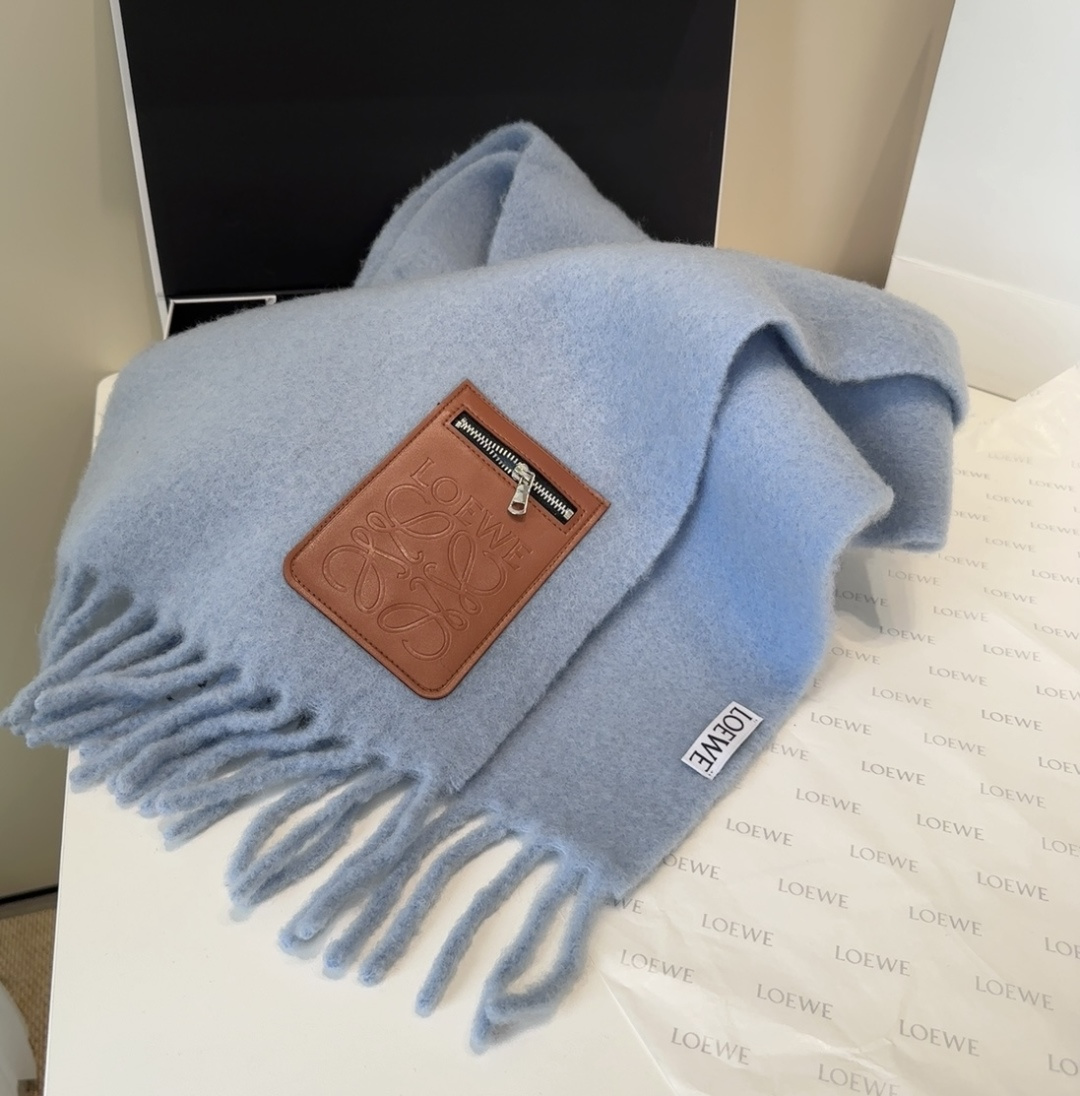 ▪❤️️罗意威超美新款马海毛围巾！超级推荐入手！】质感好货！主打的马海毛围巾~据说超难买哦！！打了好多次