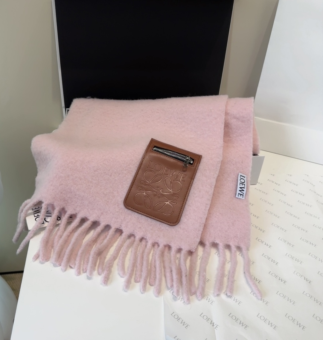 ▪❤️️罗意威超美新款马海毛围巾！超级推荐入手！】质感好货！主打的马海毛围巾~据说超难买哦！！打了好多次