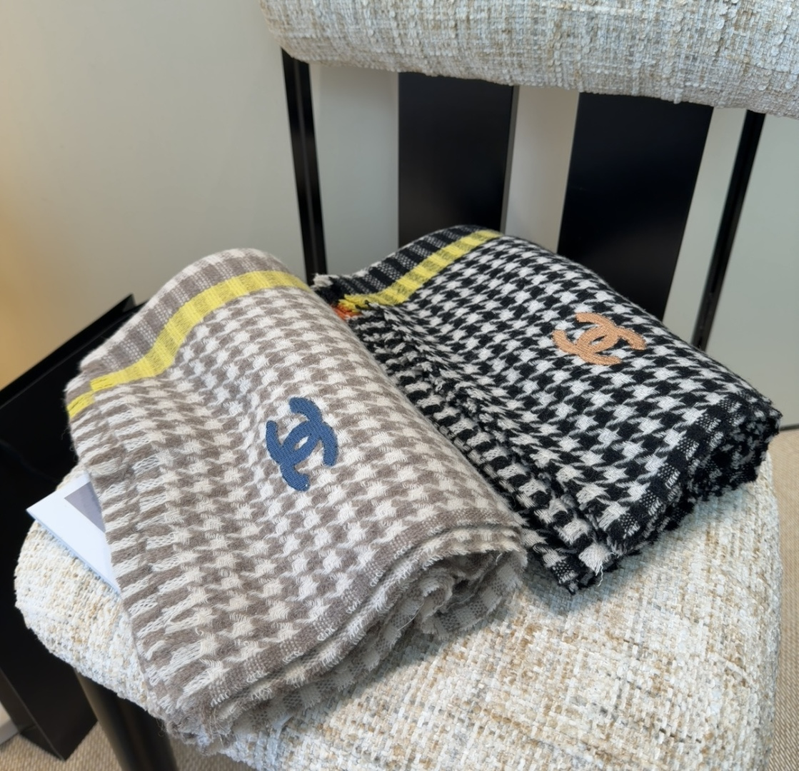 上新！2025秋冬香奈儿男女同款，同步，高端羊绒针织围巾！ 可正式，可随意，非常Classical的设计