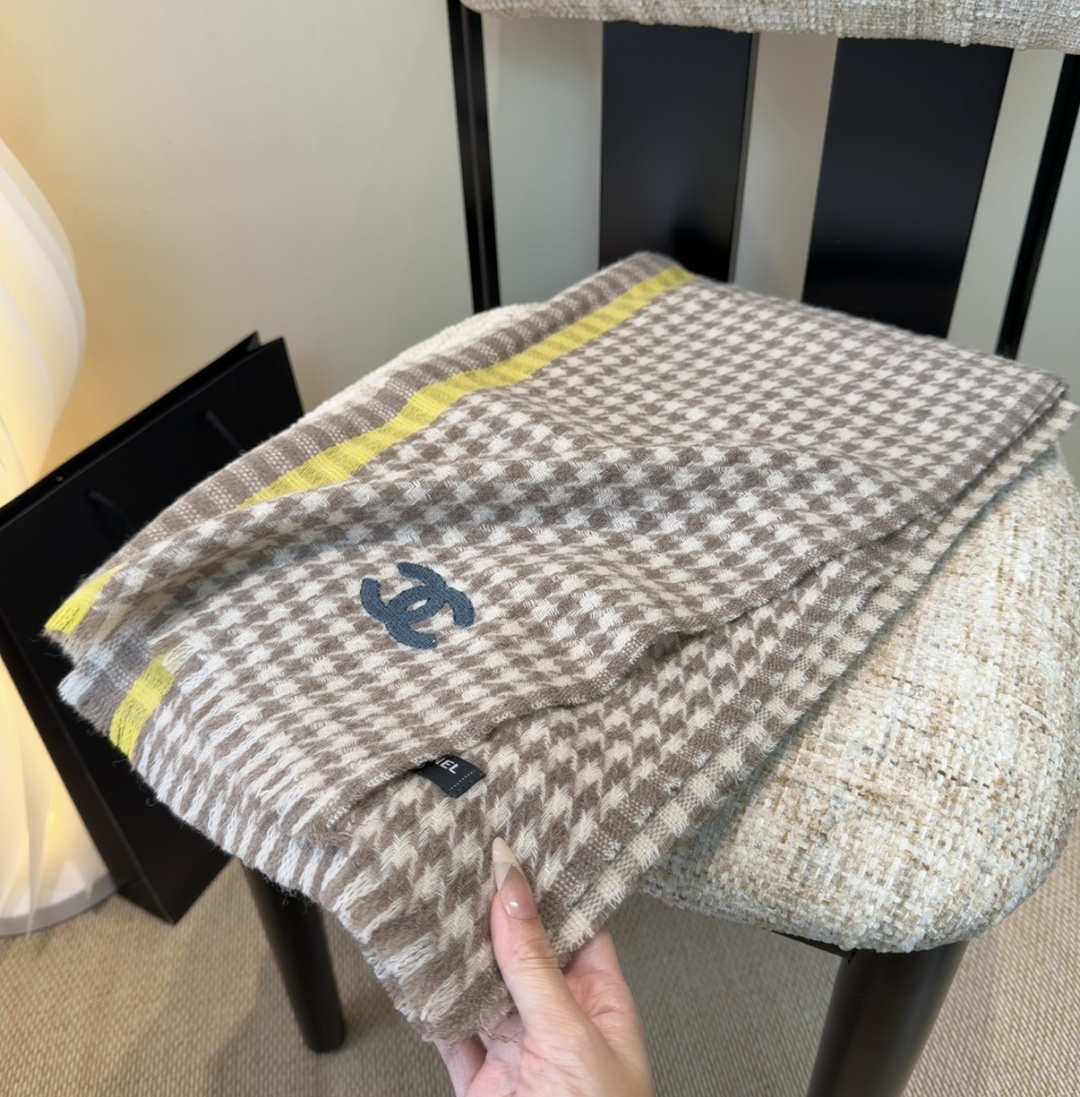 上新！2025秋冬香奈儿男女同款，同步，高端羊绒针织围巾！ 可正式，可随意，非常Classical的设计