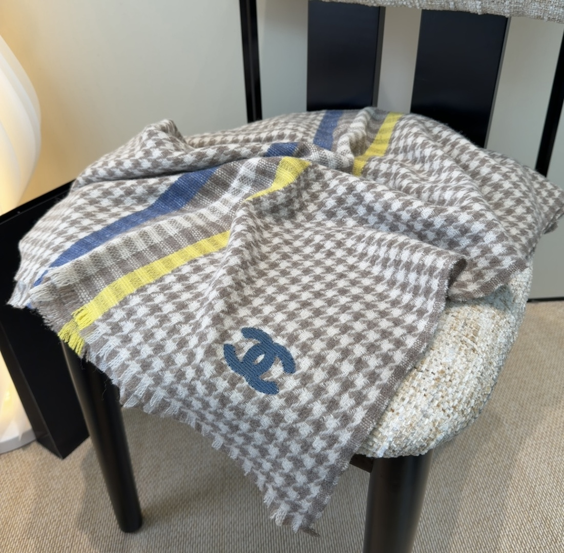 上新！2025秋冬香奈儿男女同款，同步，高端羊绒针织围巾！ 可正式，可随意，非常Classical的设计