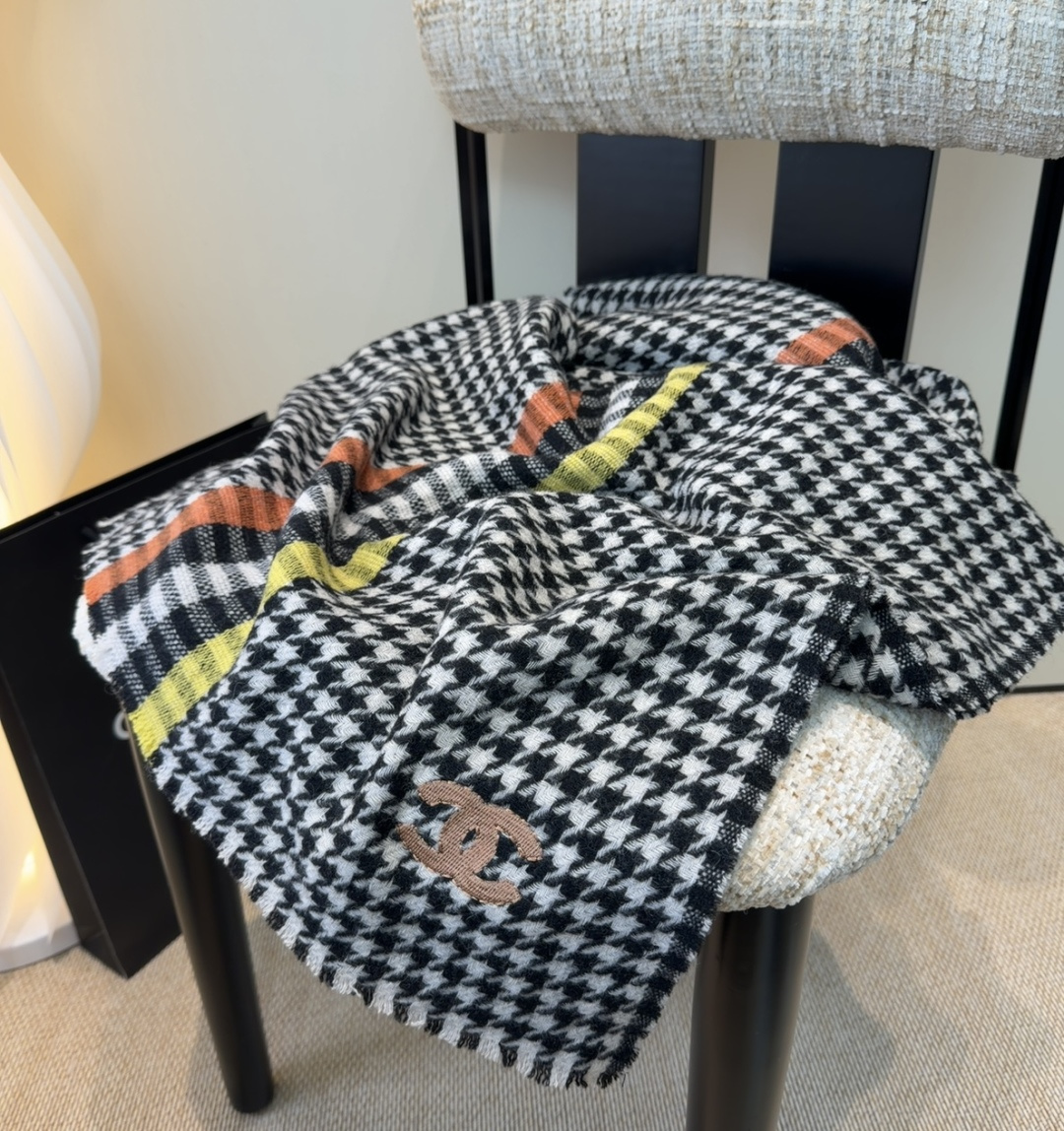 上新！2025秋冬香奈儿男女同款，同步，高端羊绒针织围巾！ 可正式，可随意，非常Classical的设计