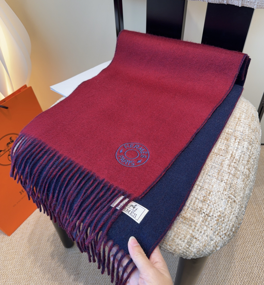 2025年Hermes · 爱马仕，难得一见的温柔配色，低调又不失优雅❗️】重点推荐❗️双边配色，一条围